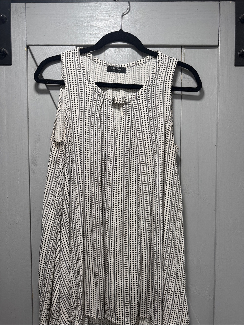Women's Black & White Sleeveless Vertical Dot Stripe Blouse